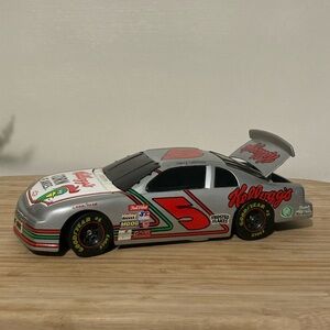 Terry Labonte “Iron Man” 1996 #5 diecast 1:24 Race Car bank